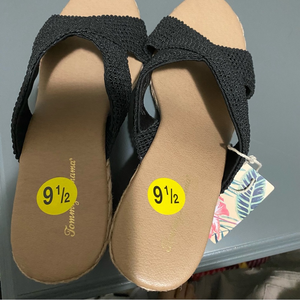 304 Tommy Bahama Nautical Beach Rattan Wedge Sandals - Picture 4 of 5